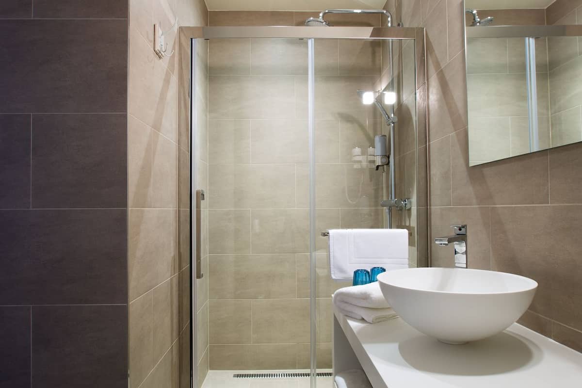 Superior-Studio, Küche (Studio 2) | Dusche im Bad