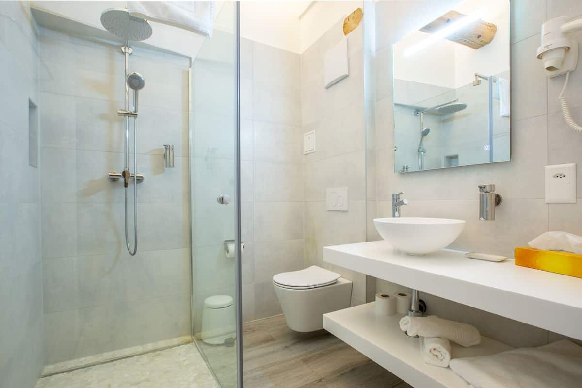 Superior-Studio, Küche (Studio 14) | Badezimmer | Dusche, Hydromassagedusche, kostenlose Toilettenartikel, Haartrockner