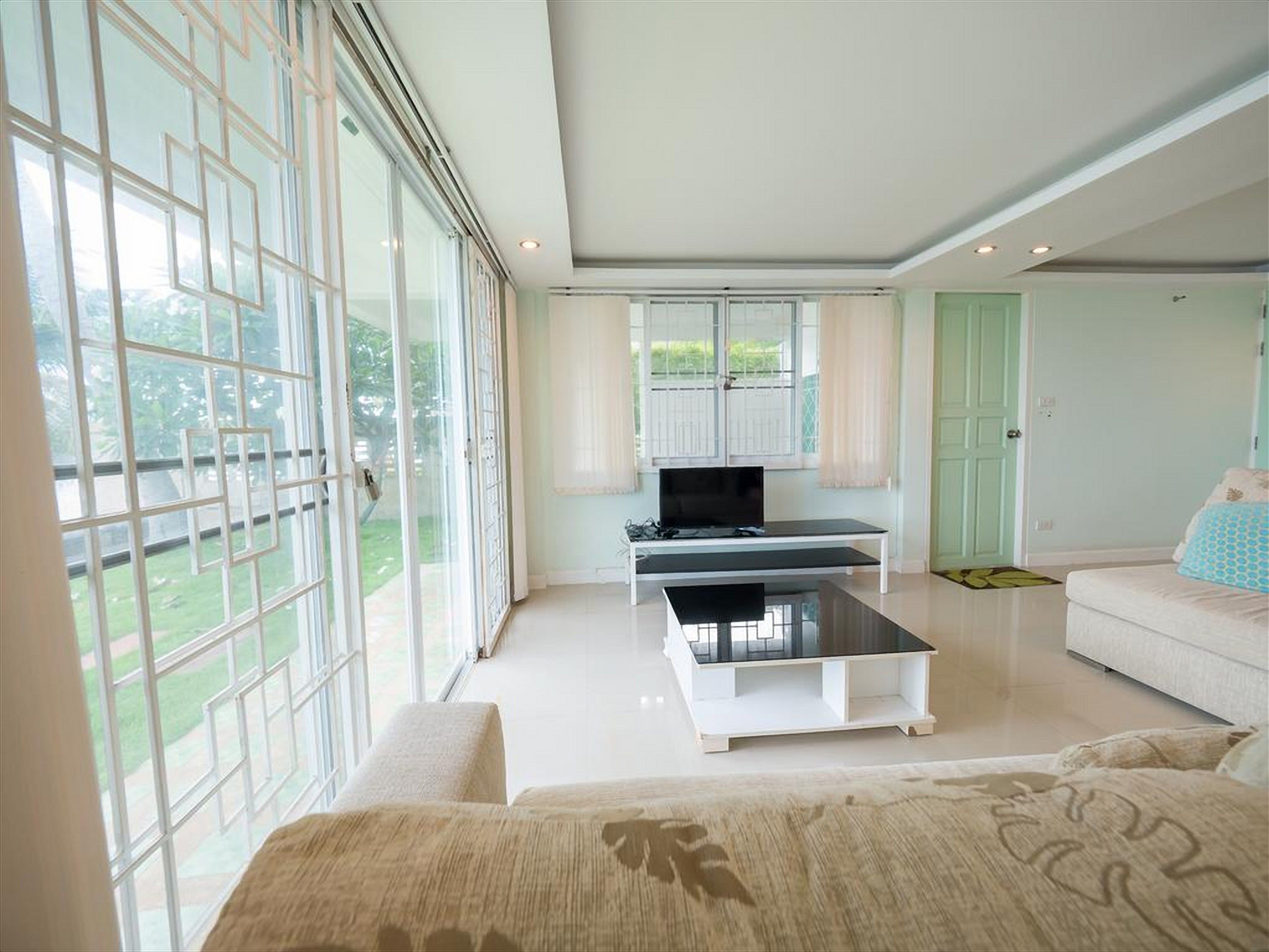 House | Living room | Smart TV