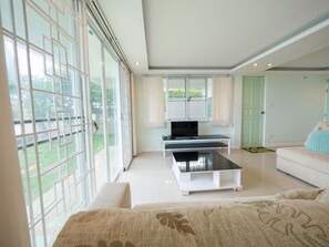 House | Living room | Smart TV - Gao Phala (Ban Chang)