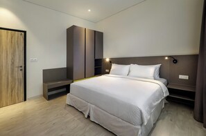 1 quarto, cofres nos quartos, individualmente mobiliados, escrivaninha