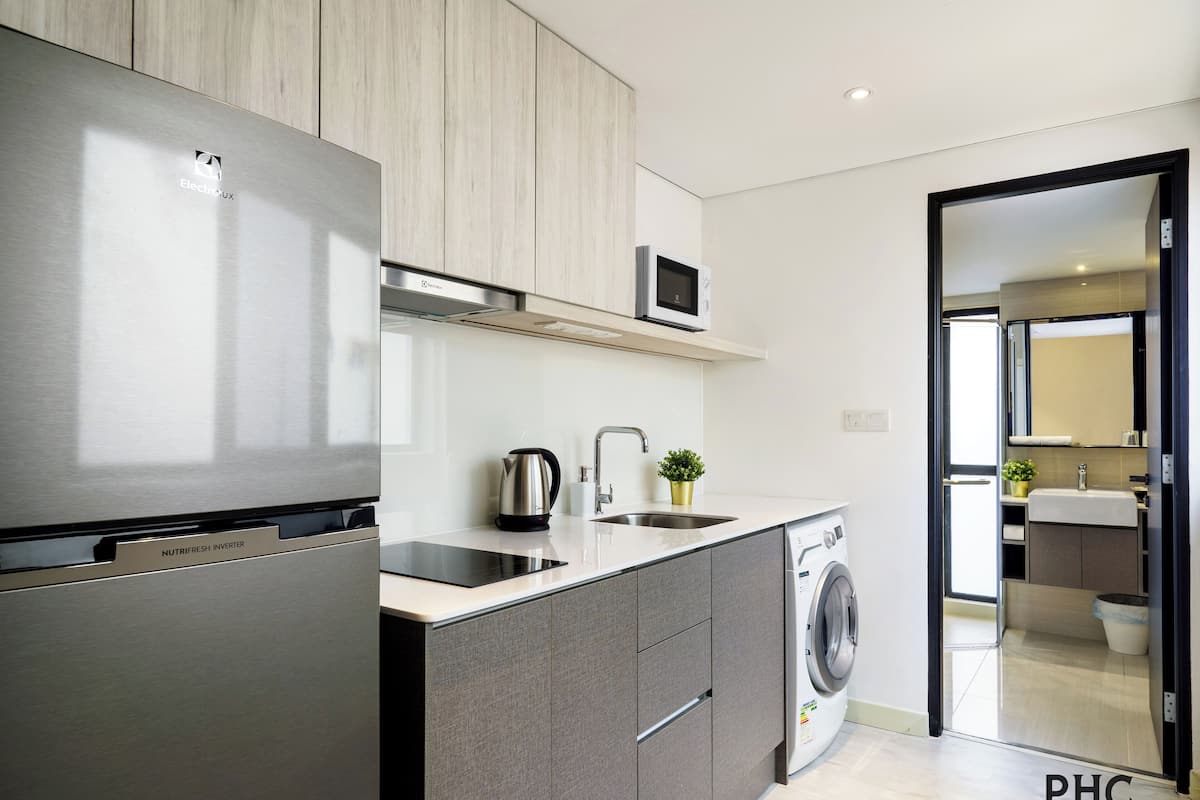 fridge, microwave, coffee/tea maker, electric kettle