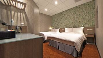 Standard Quad Room(No Window) | Desk, soundproofing, free WiFi, bed sheets