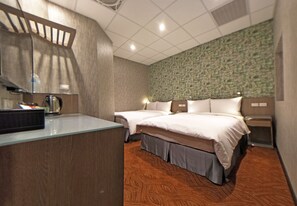 Standard Quad Room(No Window)