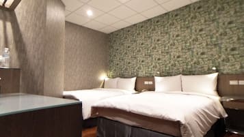 Escritorio, insonorización, wifi gratis y ropa de cama
