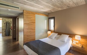Caja de seguridad en la habitación, cortinas blackout y insonorización