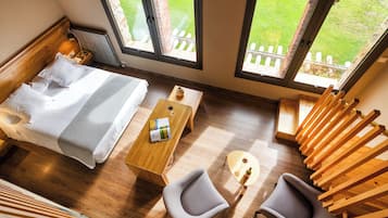 Family Duplex | In-room safe, blackout curtains, soundproofing, iron/ironing board