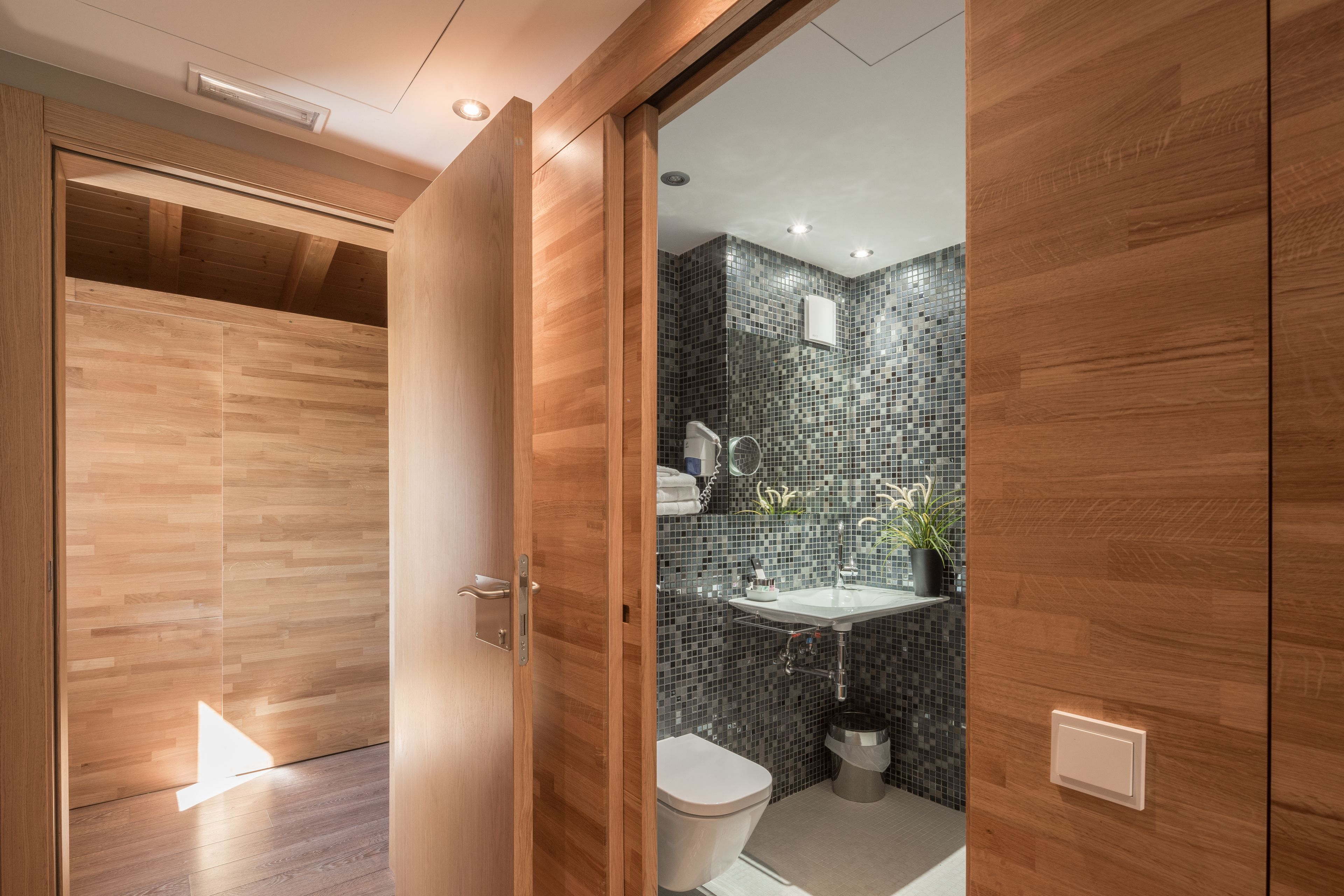 superior double room | bathroom | shower, rainfall showerhead, free toiletries, hair dryer