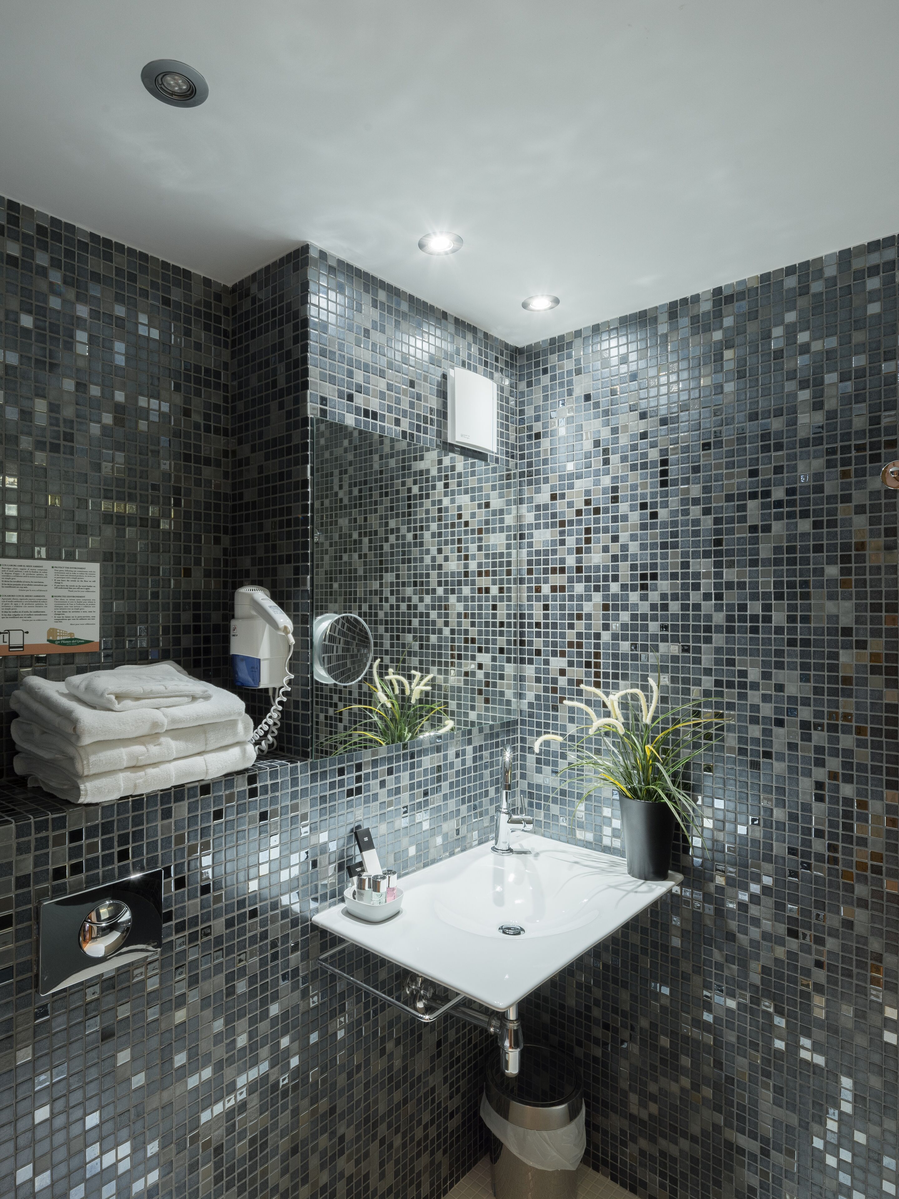 shower, rainfall showerhead, free toiletries, hair dryer