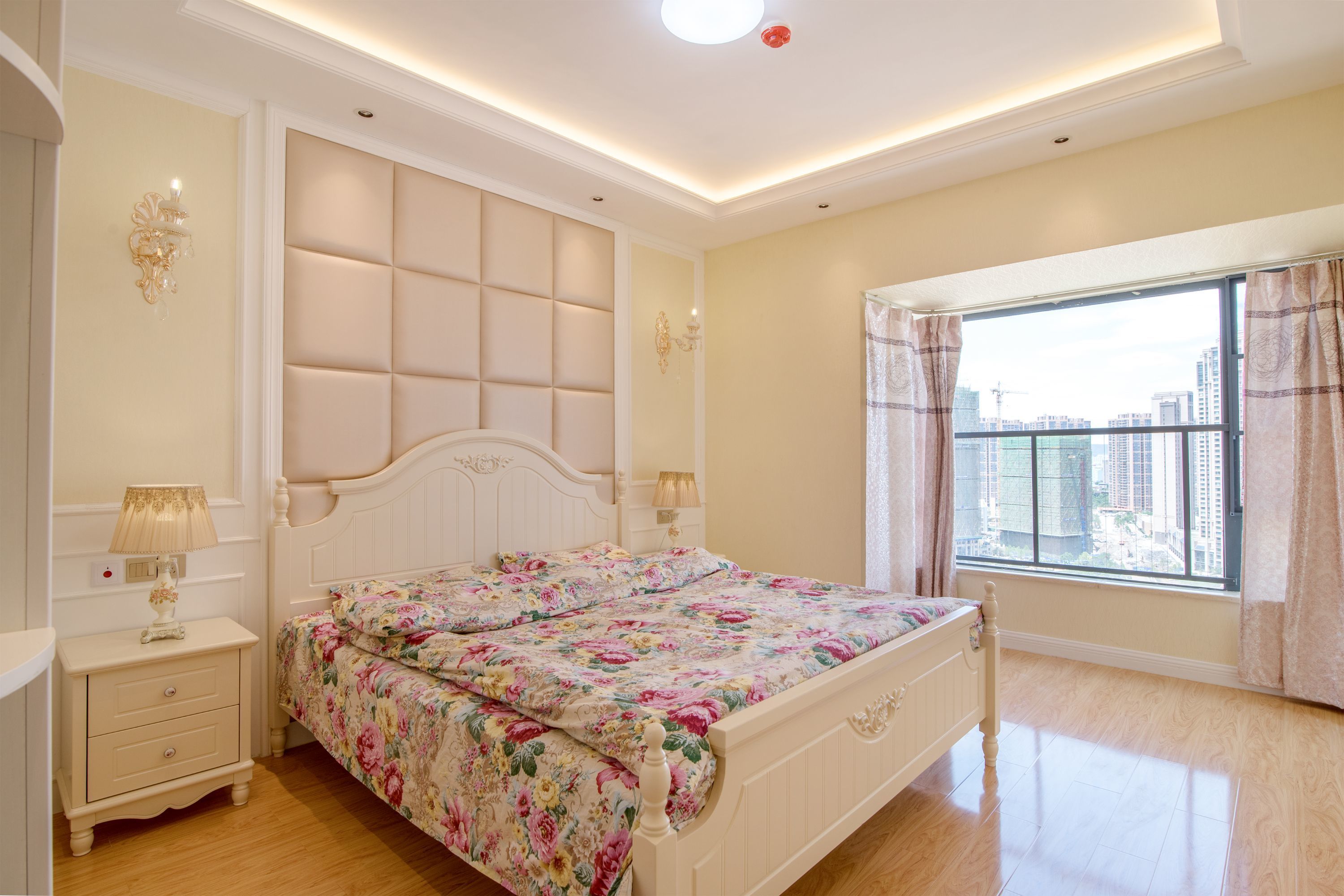 Schreibtisch, Verdunkelungsvorhänge, kostenloses WLAN