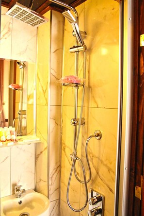 Double Room (1) | Bathroom | Shower, free toiletries, hair dryer, slippers - Aksehir Butik Hotel-Hasan Muallim Konukevi (Aksehir)