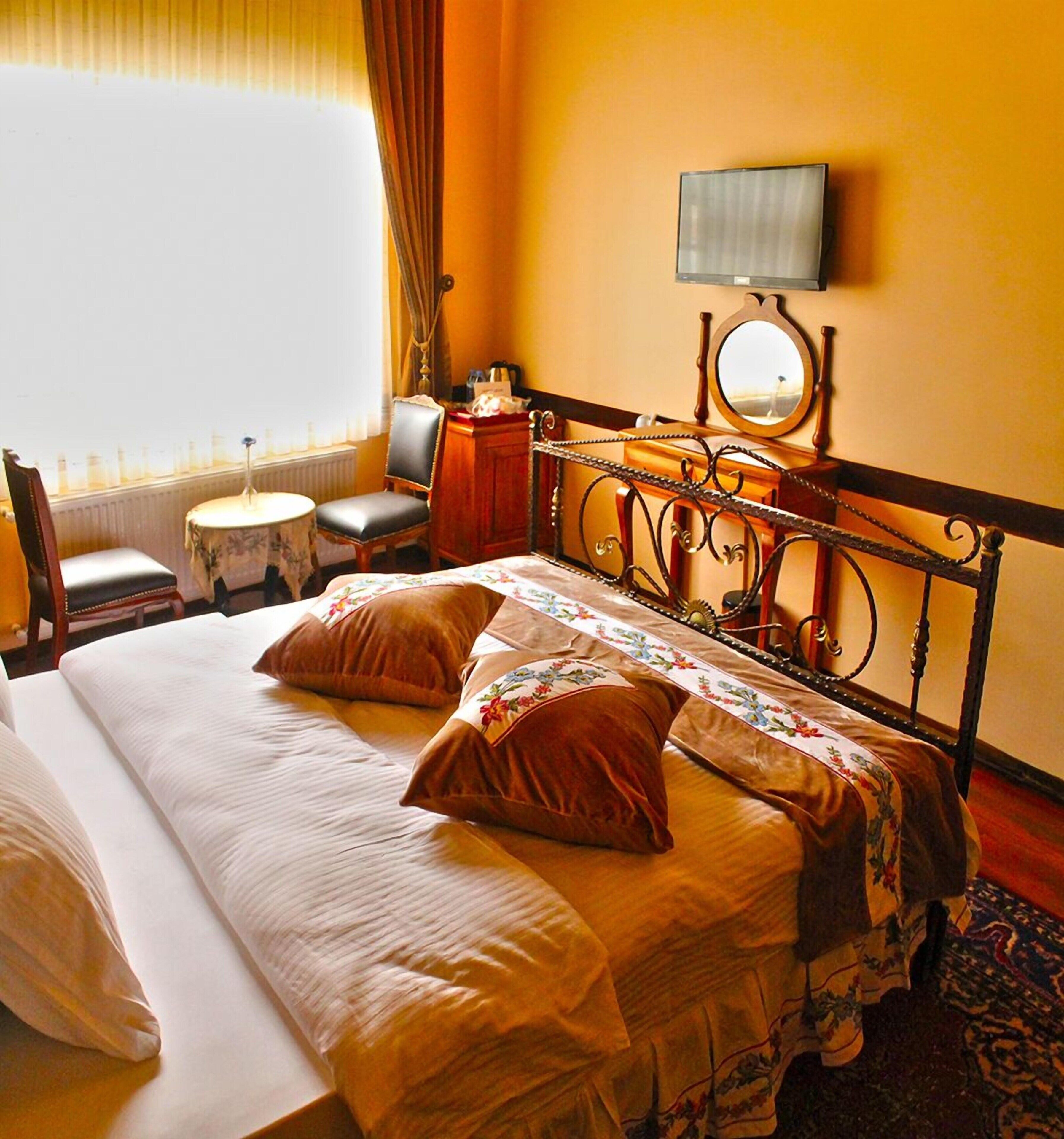 Minibar, in-room safe, soundproofing, free WiFi