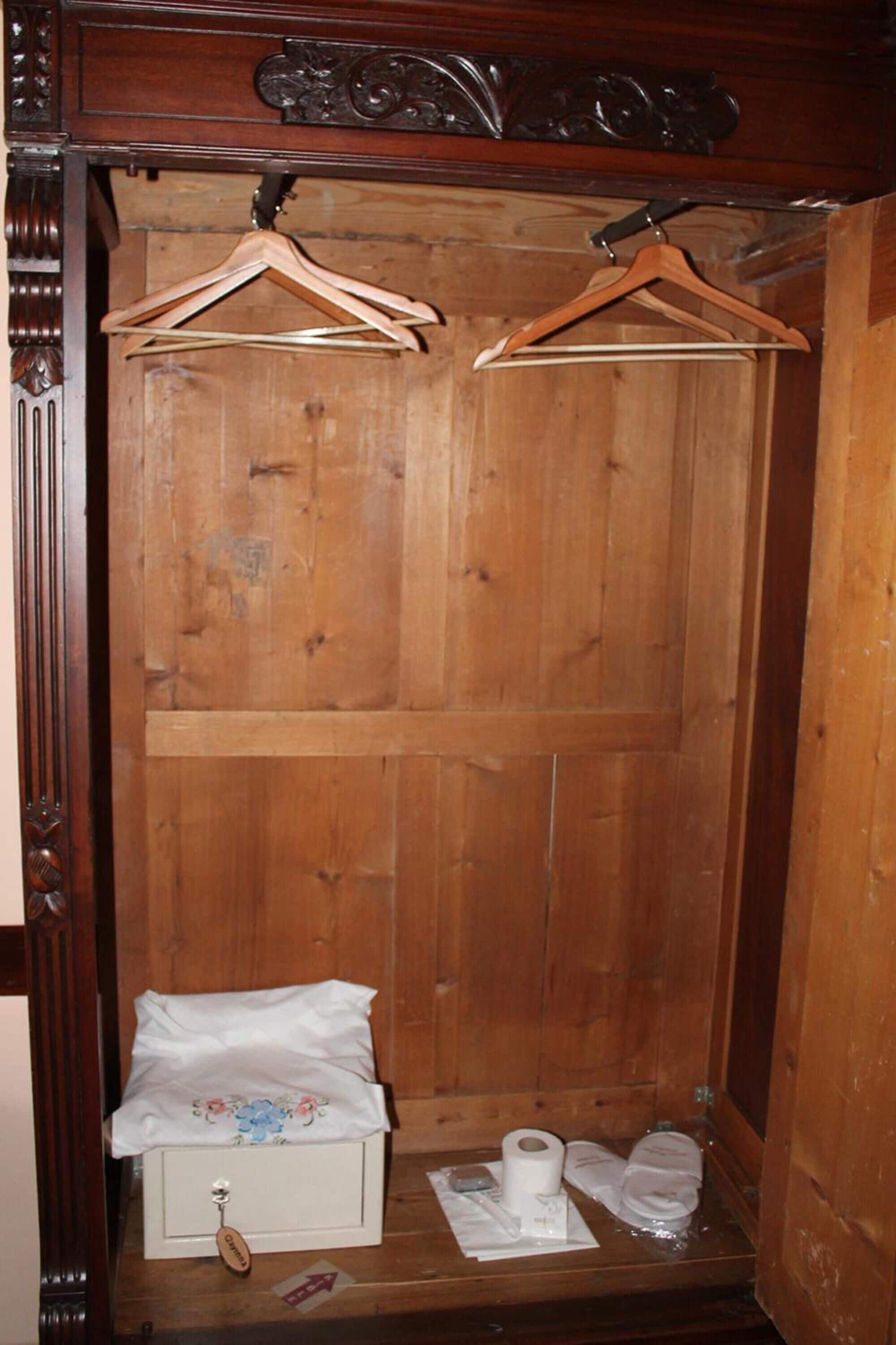 shower, free toiletries, hair dryer, slippers