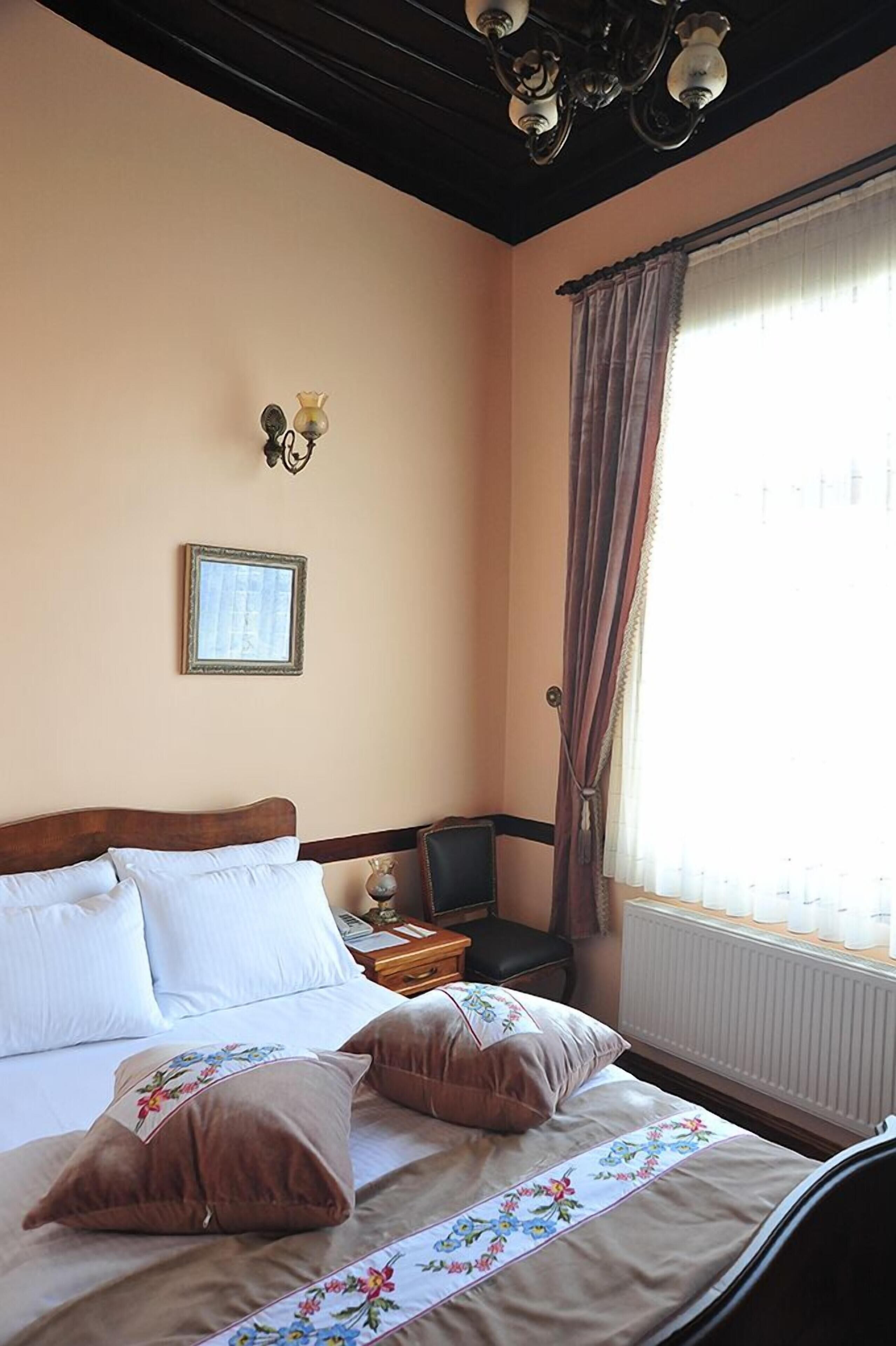 Minibar, in-room safe, soundproofing, free WiFi