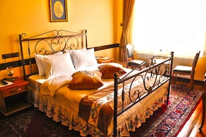 Double Room (1) | Minibar, in-room safe, soundproofing, free WiFi - Aksehir Butik Hotel-Hasan Muallim Konukevi (Aksehir)