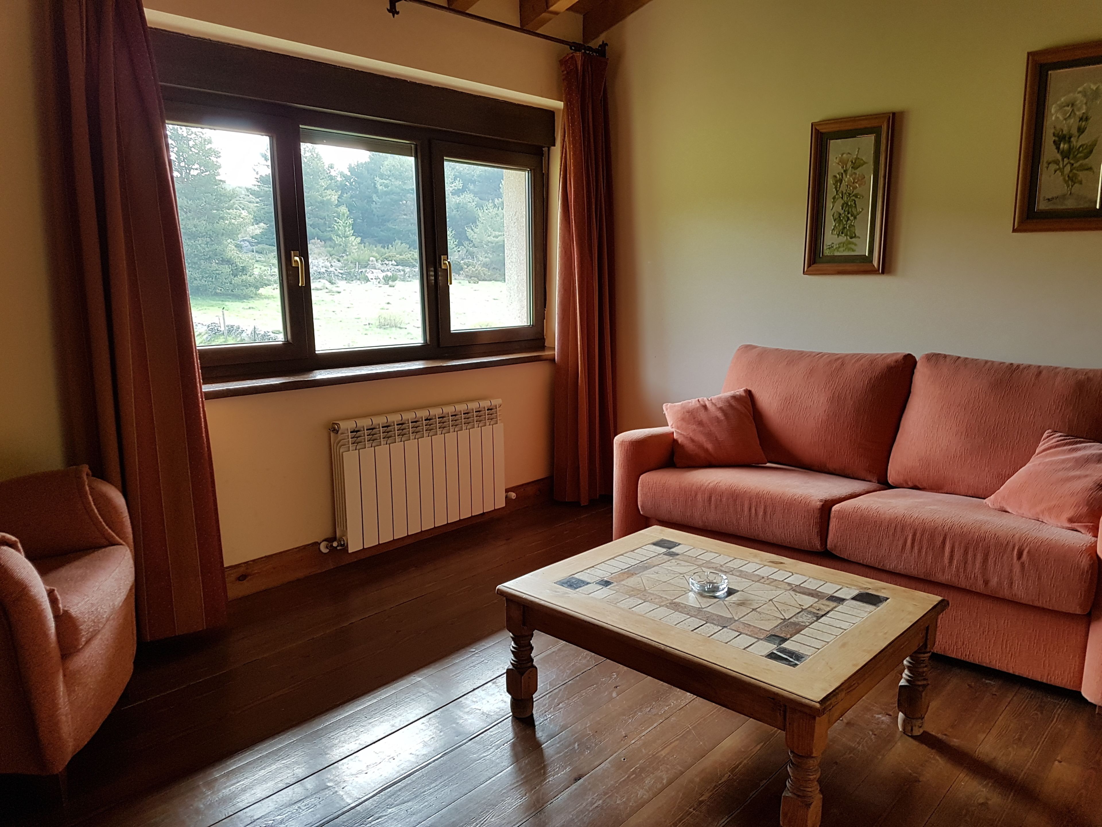 triple room | living area | flat-screen tv