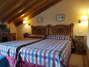 Triple Room | Soundproofing, free WiFi