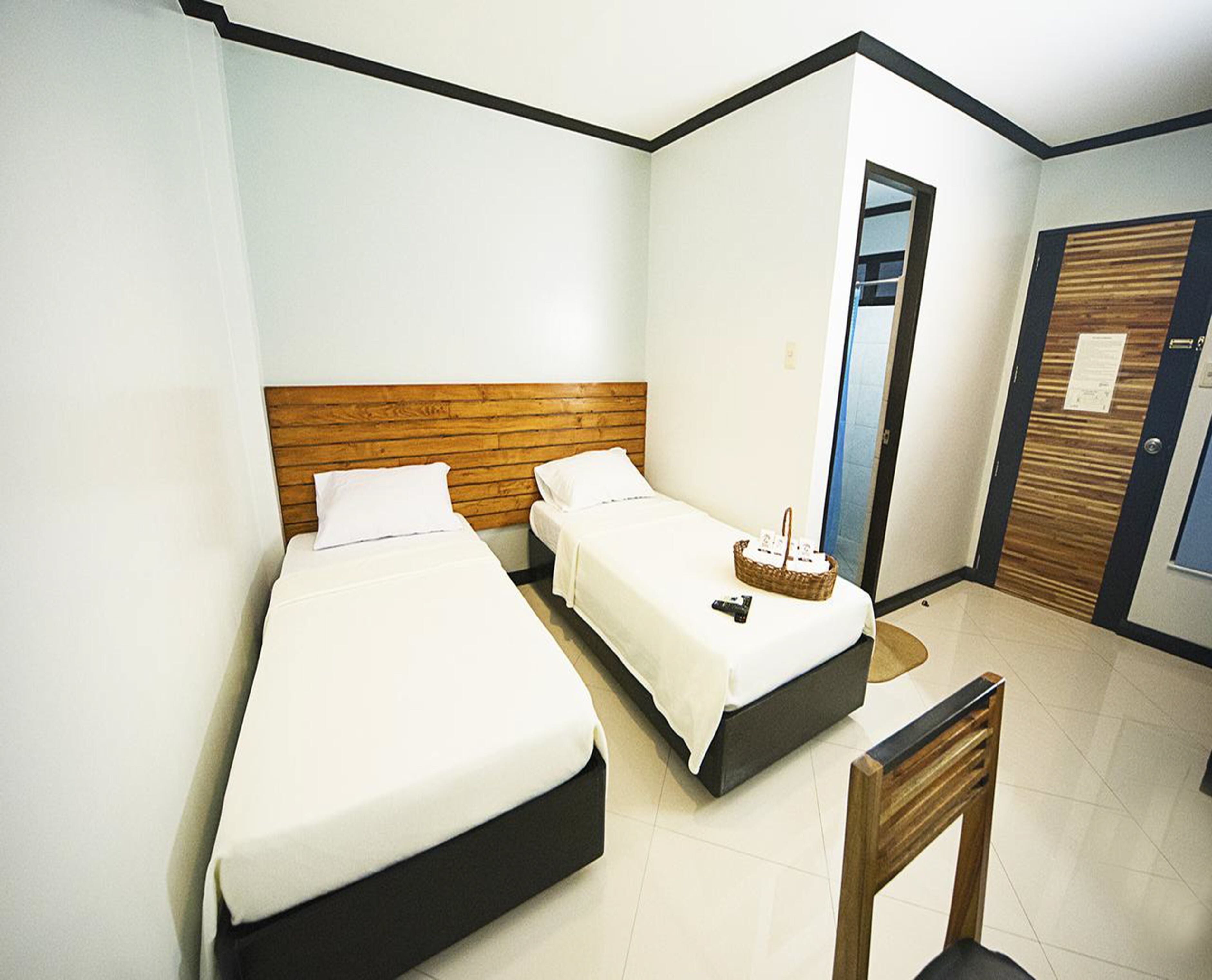 Phòng Tiêu chuẩn, 2 giường đơn | Bàn, bàn ủi/dụng cụ ủi quần áo, truy cập Internet không dây miễn phí 