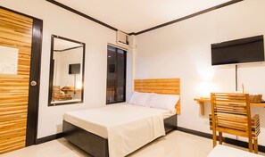 Bàn, bàn ủi/dụng cụ ủi quần áo, truy cập Internet không dây miễn phí 