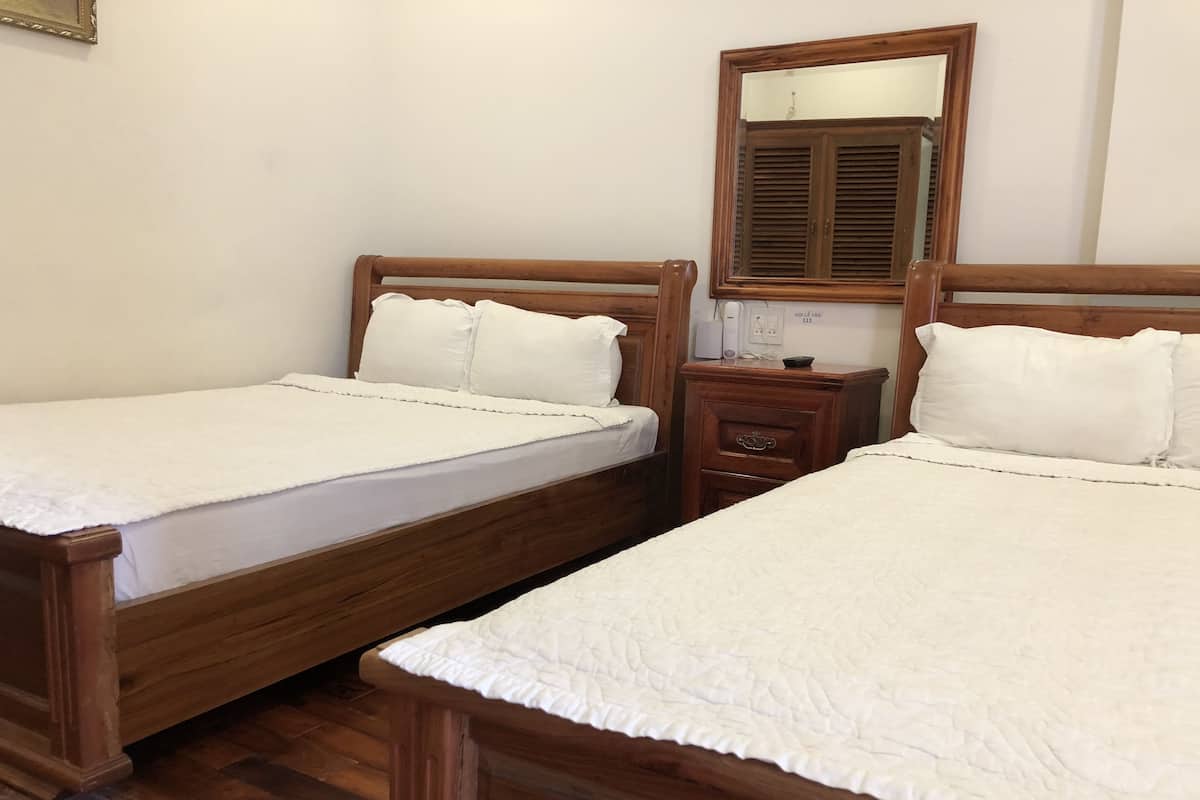 Minibar, desk, free WiFi, bed sheets