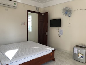 Minibar, bàn, truy cập Internet không dây miễn phí, bộ trải giường 