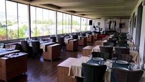 Aperto a colazione, pranzo e cena