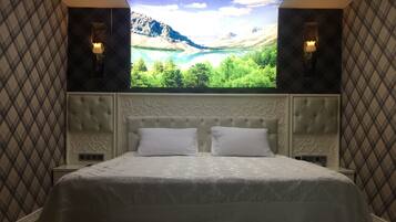 Exclusive Room | Minibar, in-room safe, desk, laptop workspace