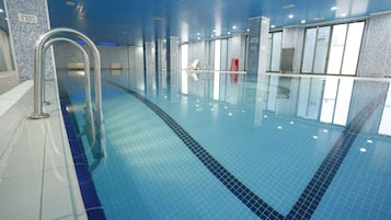 Indoor pool, pool loungers