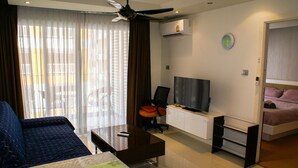 Unclassified image, 2 of 18, button - Sunset Boulevard 2 (Pattaya)