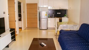 Unclassified image, 3 of 18, button - Sunset Boulevard 2 (Pattaya)