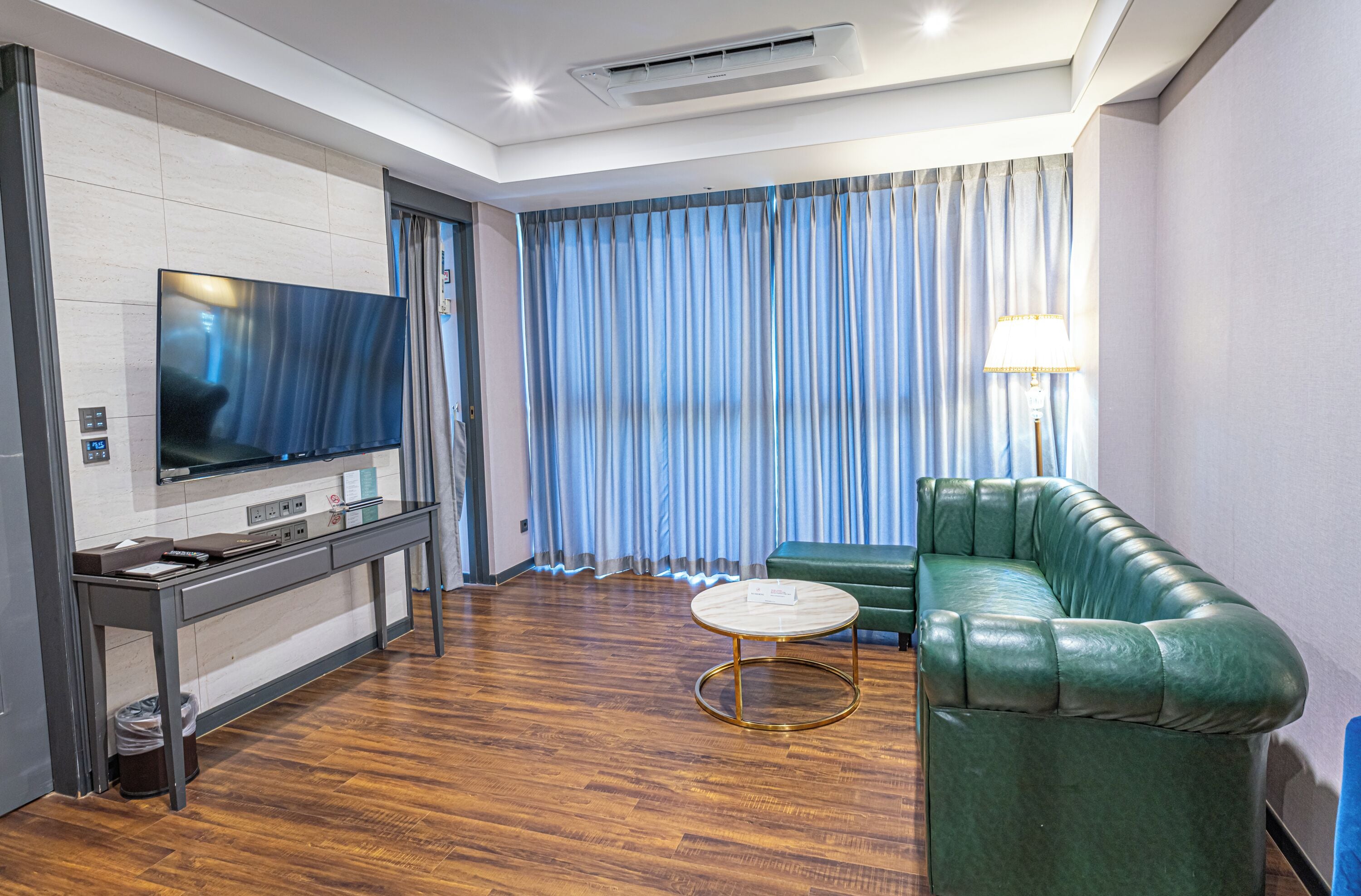 family suite (free use of infinity pool included) | 1 bedroom, minibar, in-room safe, desk