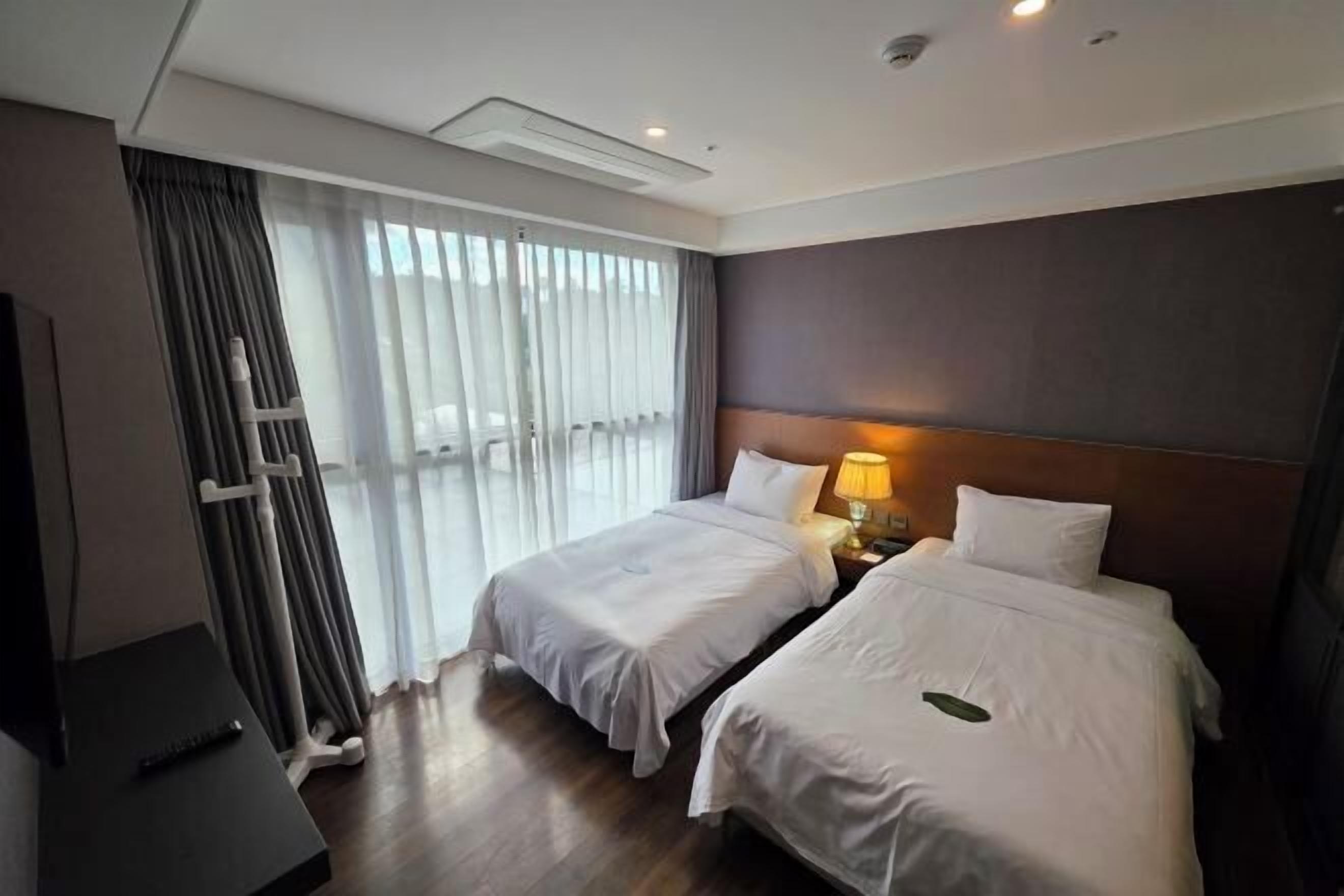 1 chambre, minibar, coffres-forts dans les chambres, bureau