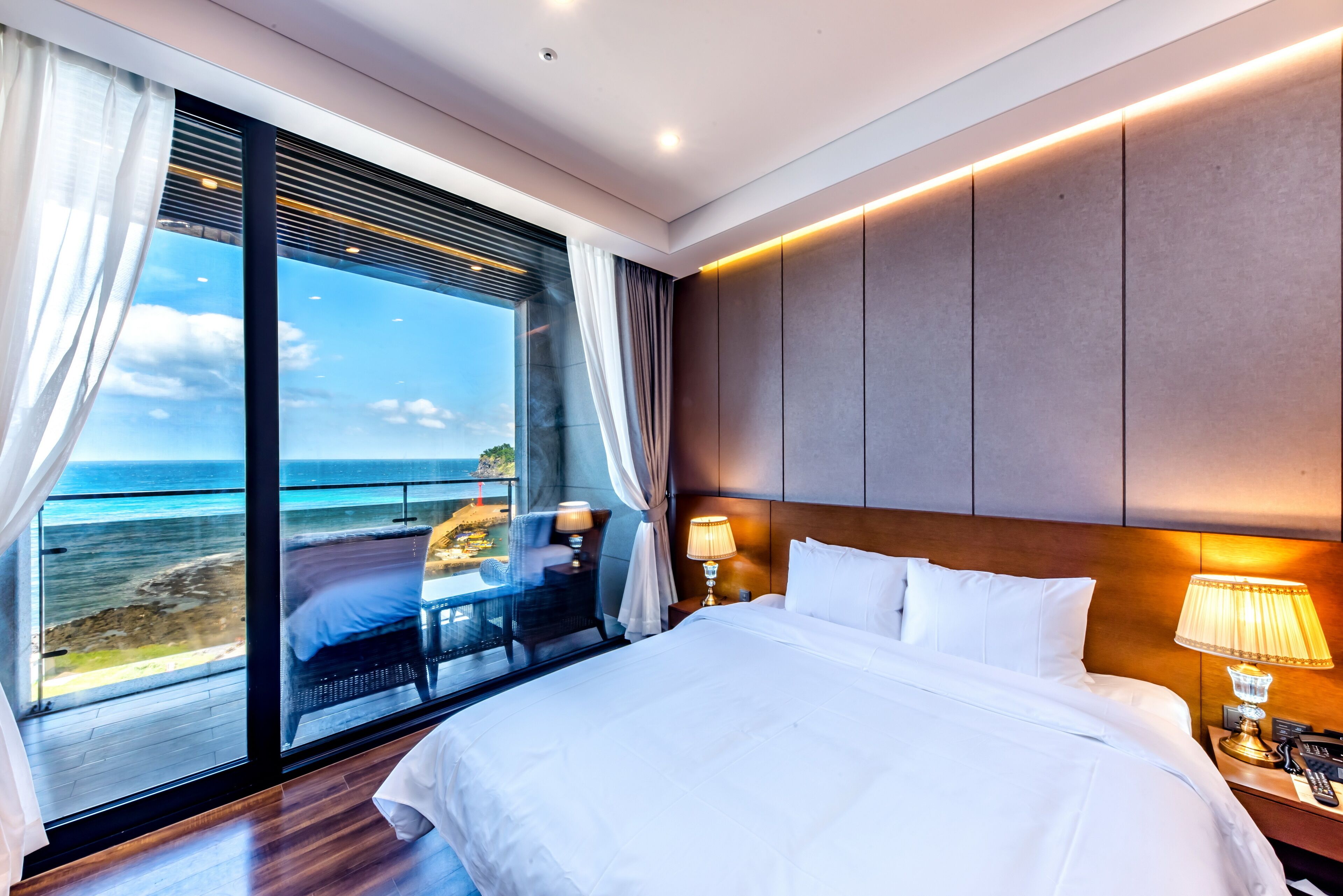 superior terrace ocean (free use of hotel infinity pool) | 1 bedroom, minibar, in-room safe, desk
