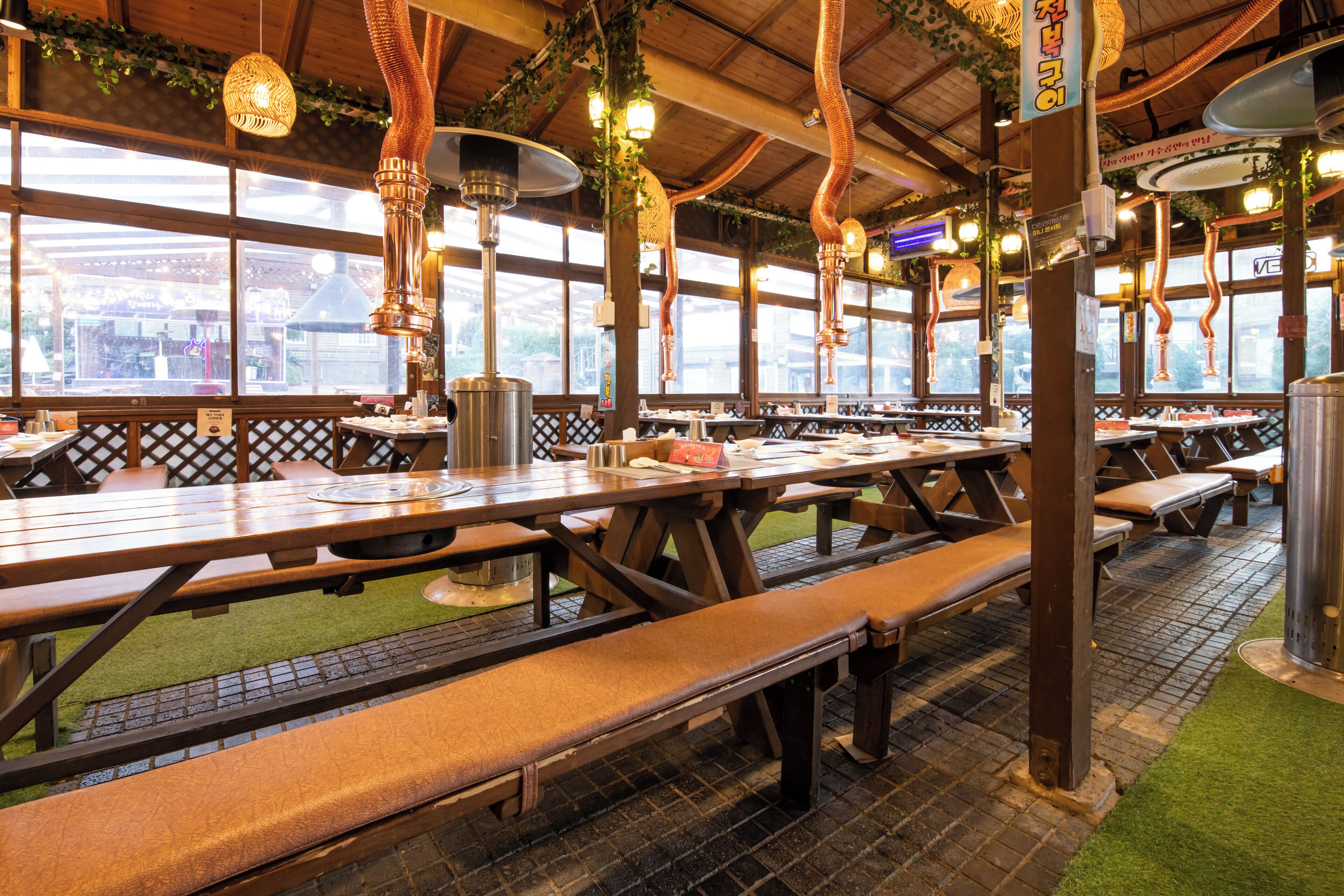 lunch and dinner served