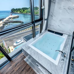 Separate bathtub and shower, jetted bath, designer toiletries