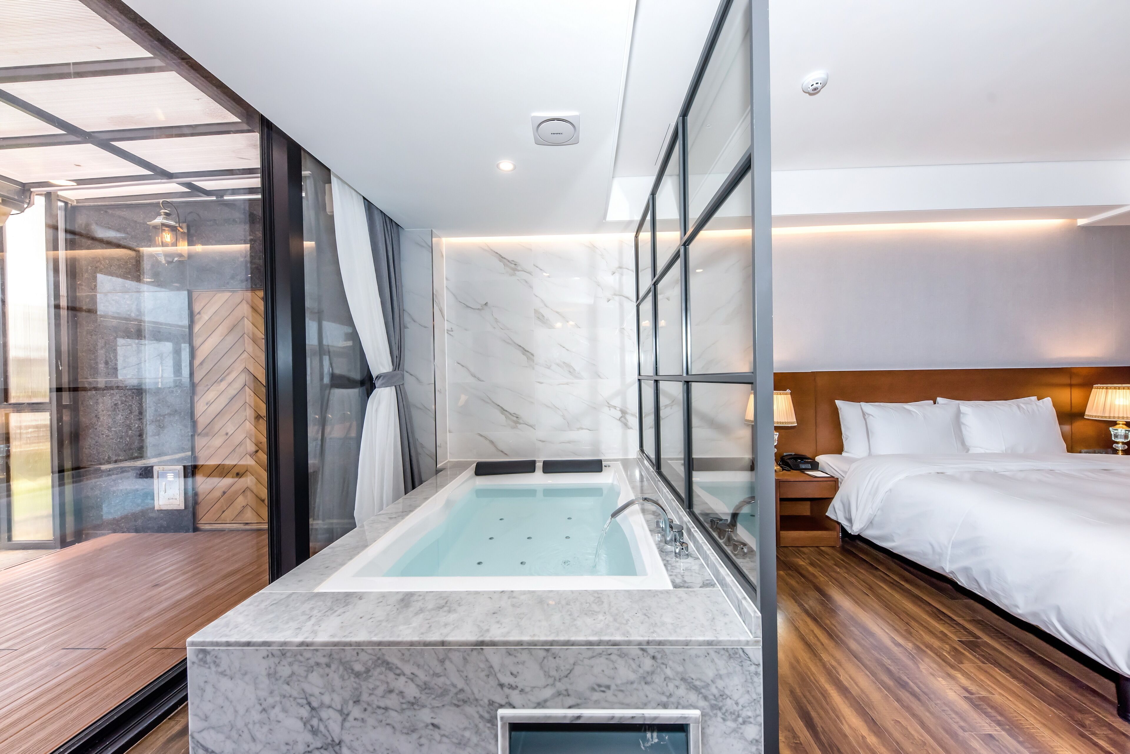 1 bedroom, minibar, in-room safe, desk