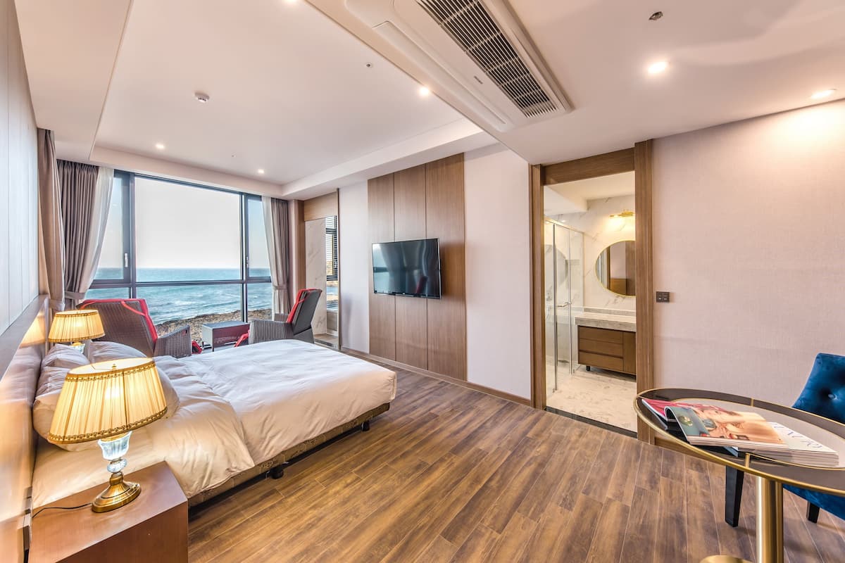 Oceano Family Royal Suite (Free use of Infinity Pool included) | 1 bedroom, minibar, in-room safe, desk