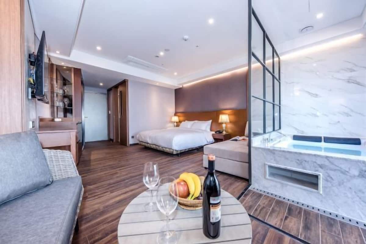 1 chambre, minibar, coffres-forts dans les chambres, bureau