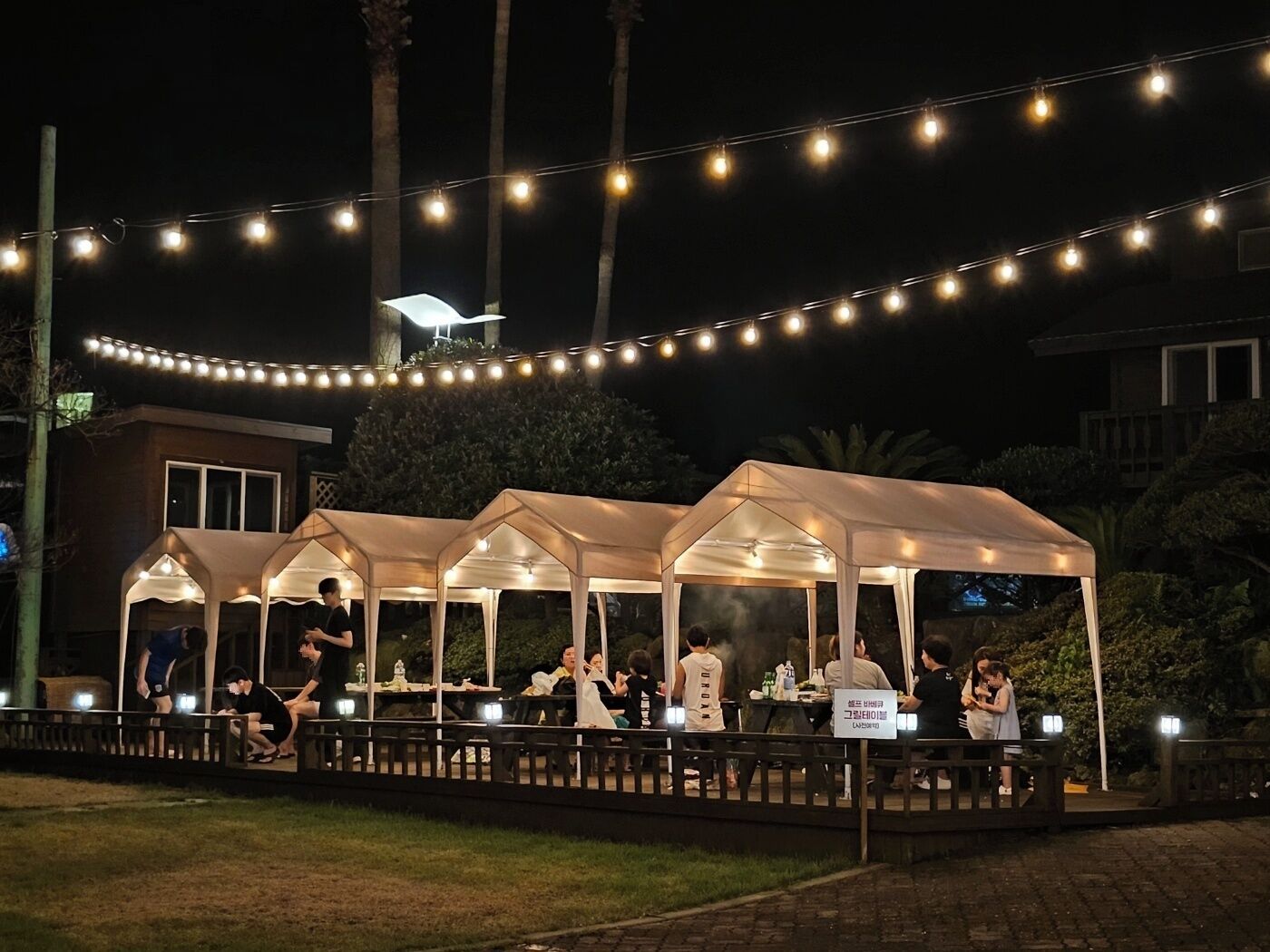 lunch and dinner served