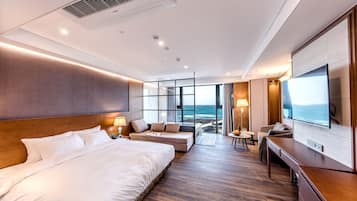 1 bedroom, minibar, in-room safe, desk