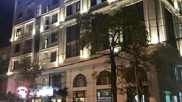 Fachada del alojamiento - Noche