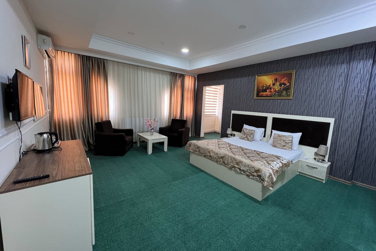 Suite familiare, 2 camere da letto | 1 camera, minibar, una cassaforte in camera, una scrivania