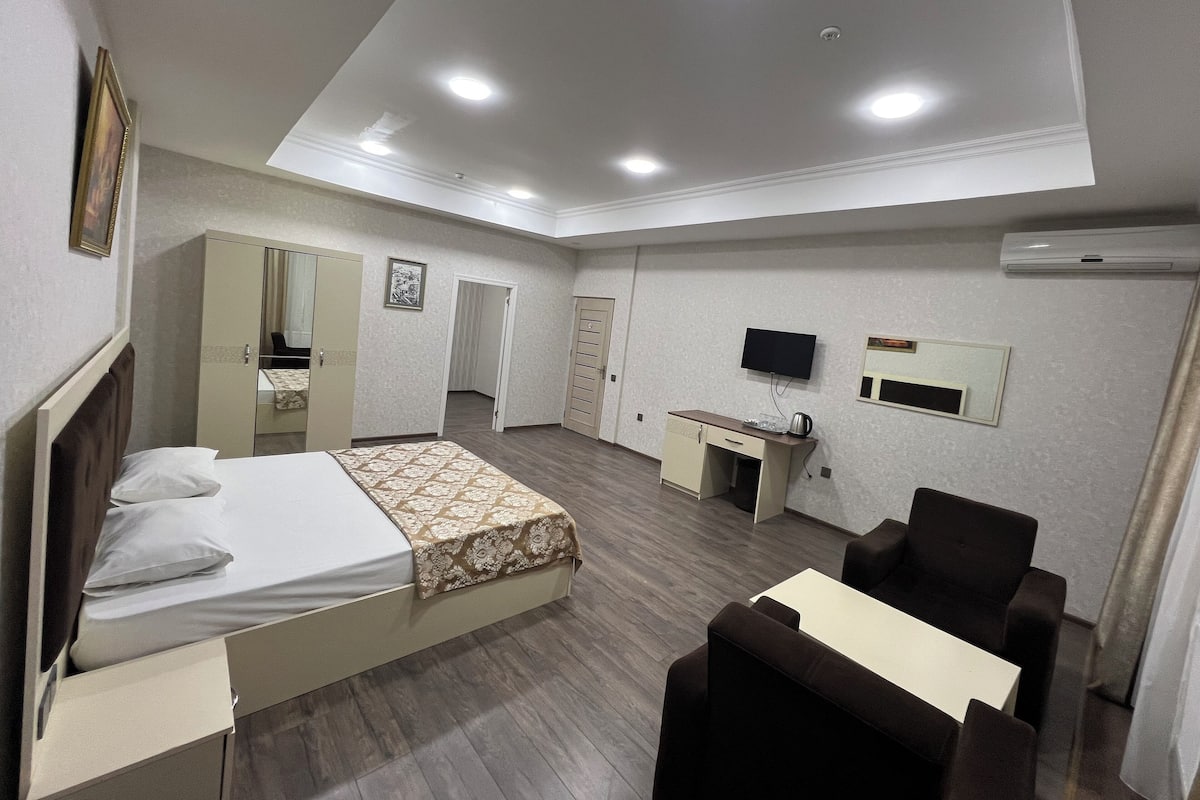 Family Suite, 2 Bedrooms | 1 bedroom, minibar, in-room safe, desk