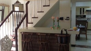 House, 4 Bedrooms | Living area - Casa Bueno Baguio Transient home (Baguio)