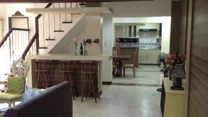 House, 4 Bedrooms | Living area - Casa Bueno Baguio Transient home (Baguio)
