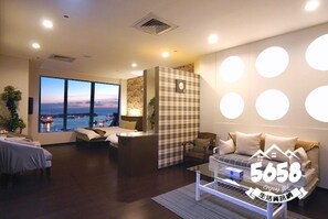 Premium bedding, blackout curtains, free WiFi, bed sheets - 85 Happy Holiday (Kaohsiung)