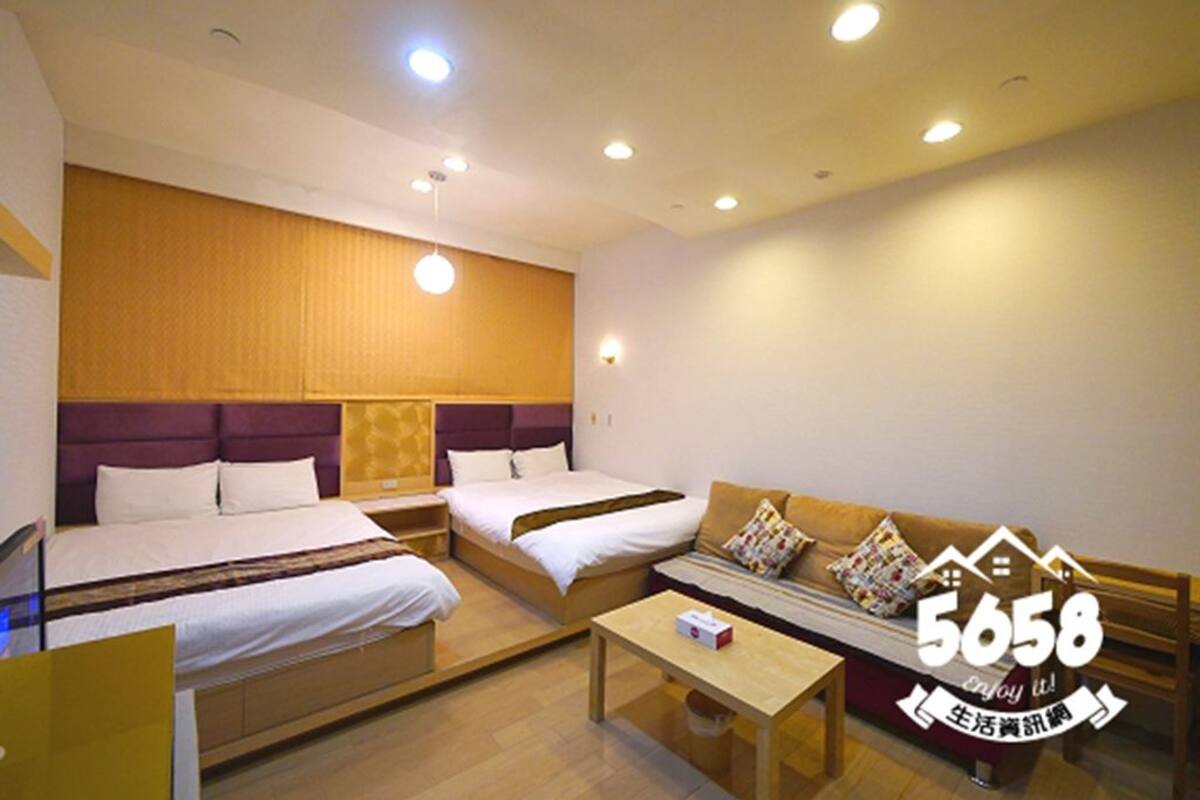 Ropa de cama de alta calidad, cortinas blackout y wifi gratis