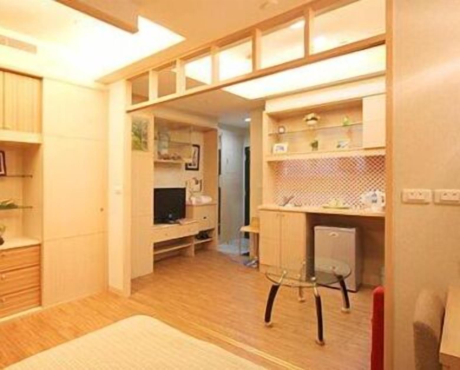 fridge, coffee/tea maker, electric kettle