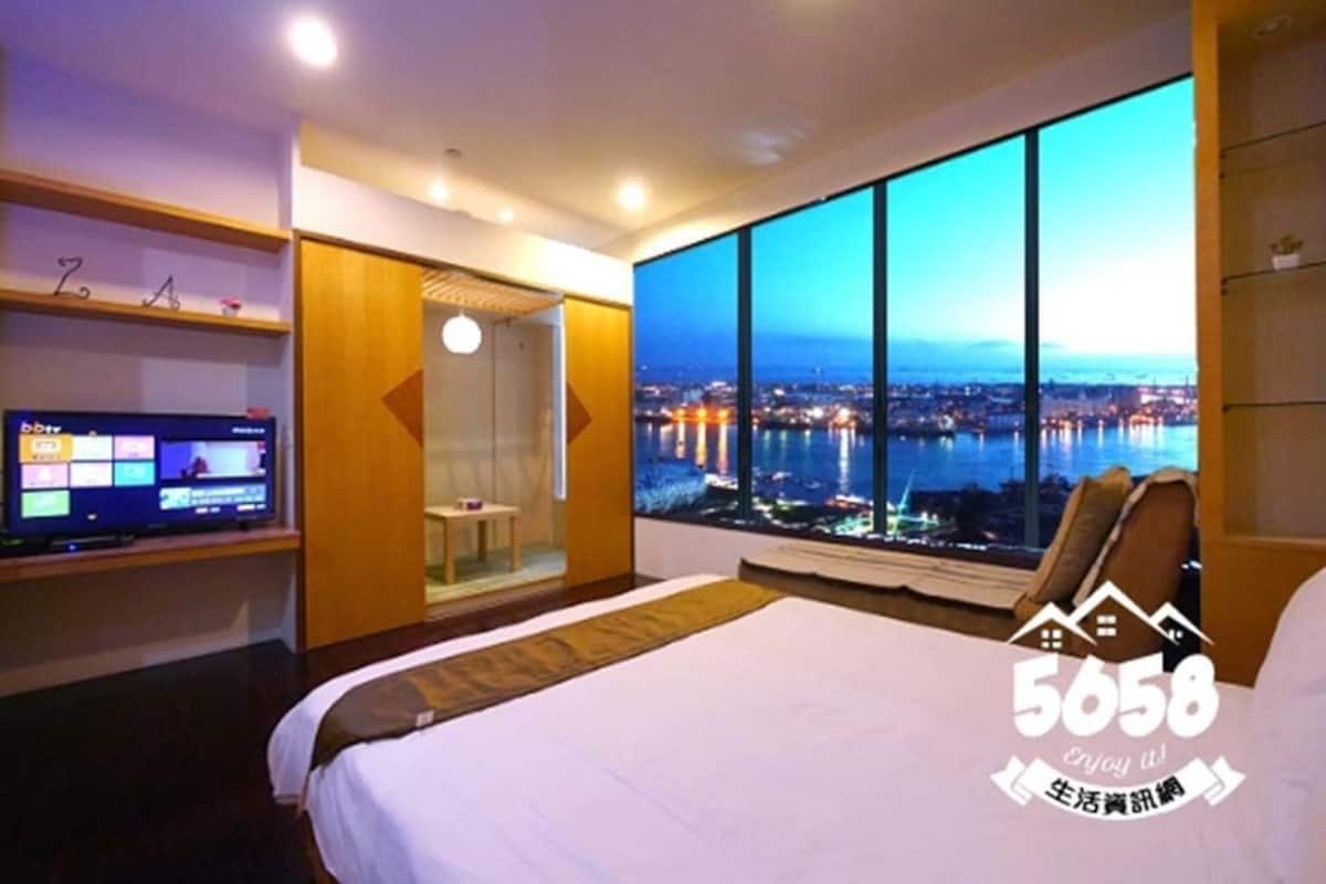 Ropa de cama de alta calidad, cortinas blackout y wifi gratis