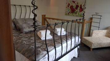 1 bedroom, desk, iron/ironing board, free WiFi